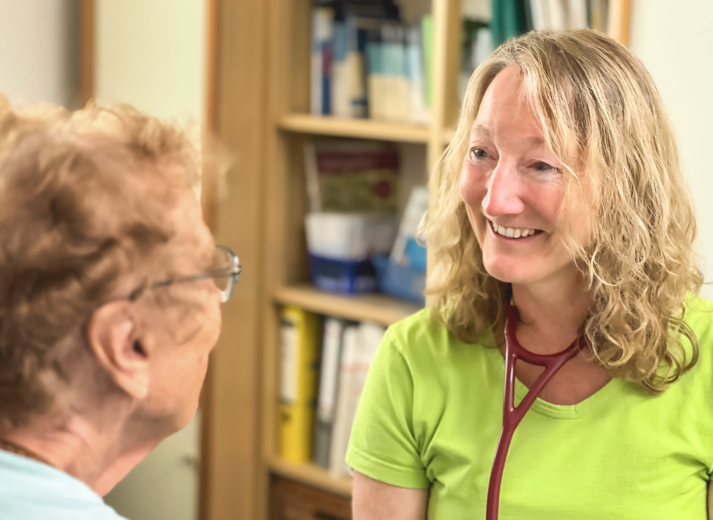 Dr. Angelika Forstner mit Patientin